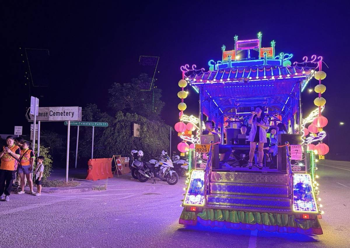 Getai performances held to honor spirits, essential to the festival atmosphere returning to the dead