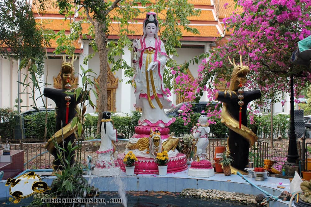 Shrines at Wat Mahabut