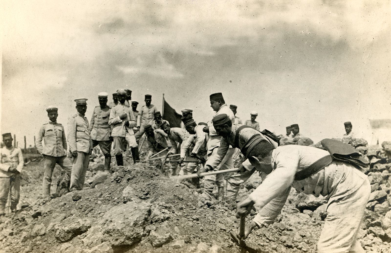 Troops in trenches during the Rif War