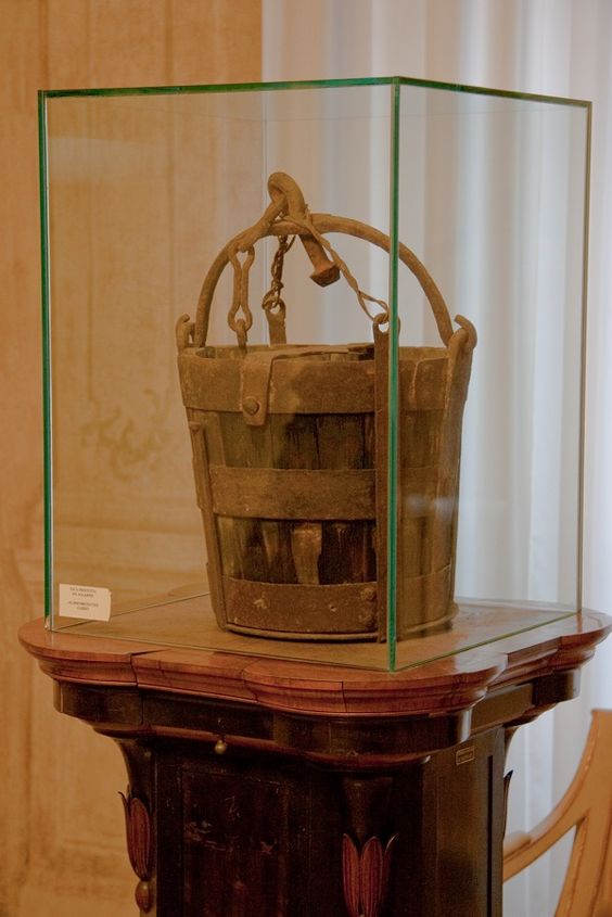 The War of the Oaken Bucket